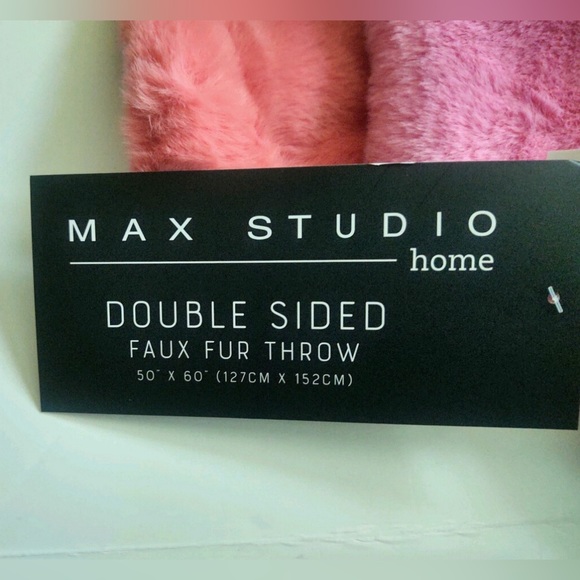 MAX STUDIO HOME Reversible Faux Fur Blanket Throw - Pink Carnation/Coral - Picture 3 of 5